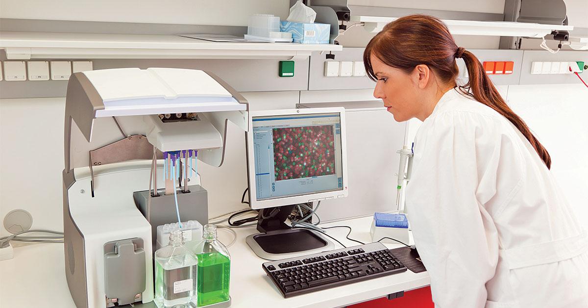 02g58773 woman in lab web