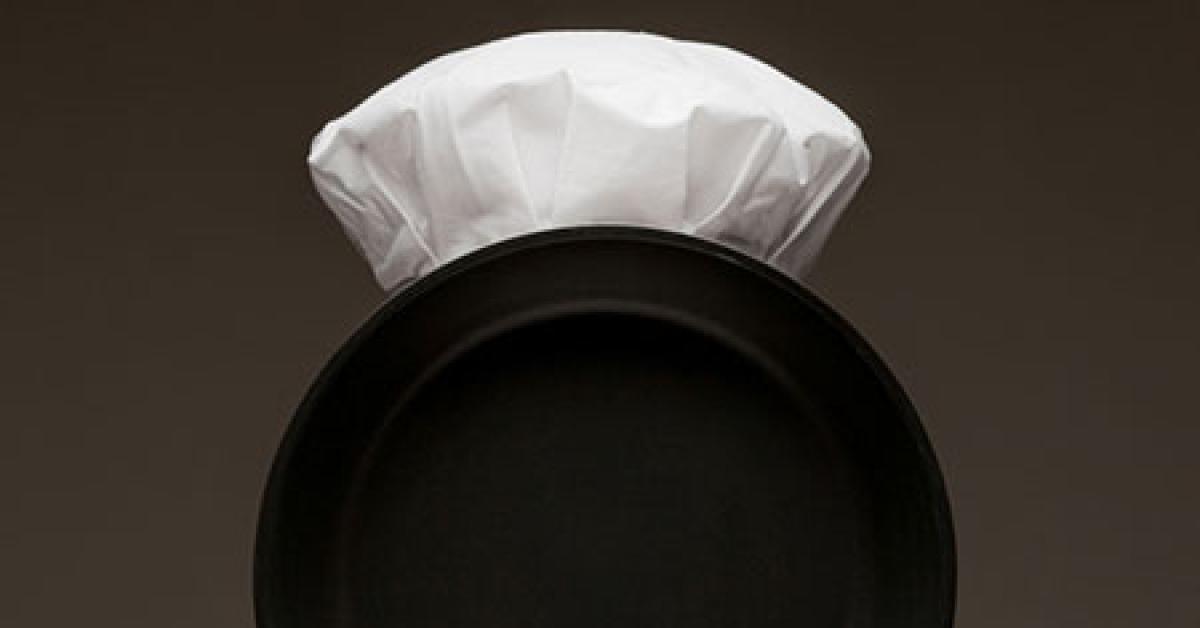 03b39502 chef with pan web