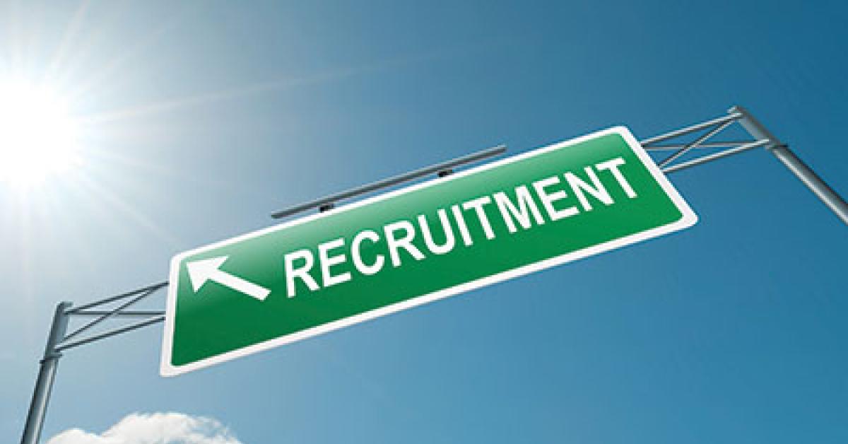 4709 00677 recruitment roadsign web