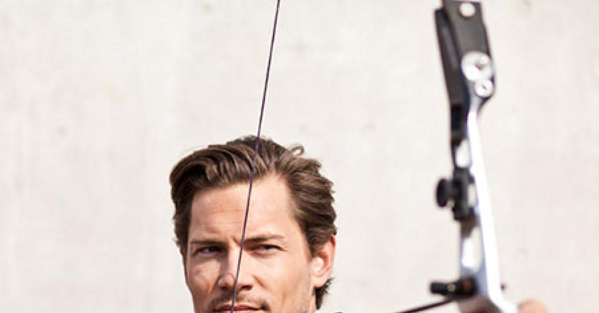 8981 00032 shooting bow web