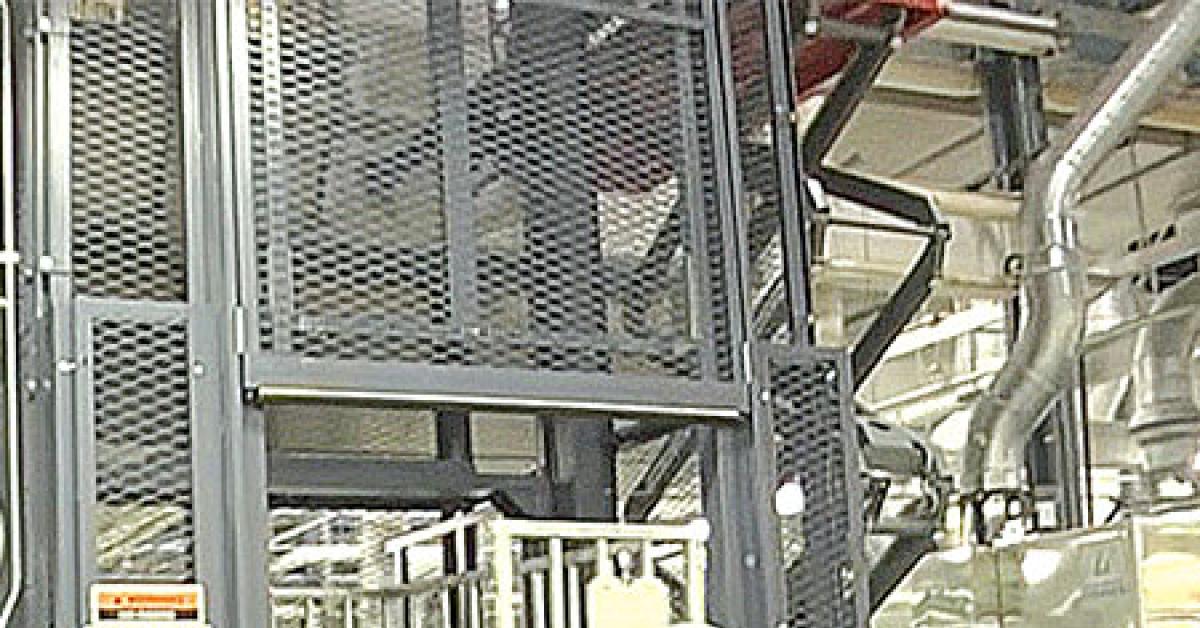 madison unloading carts at bottom web
