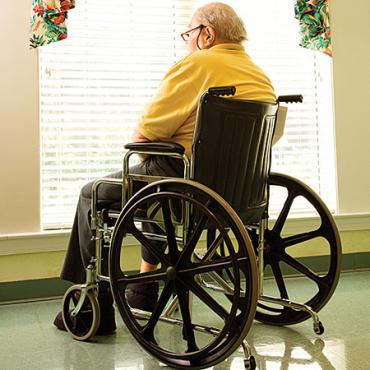 02b42844 old man in wheelchair